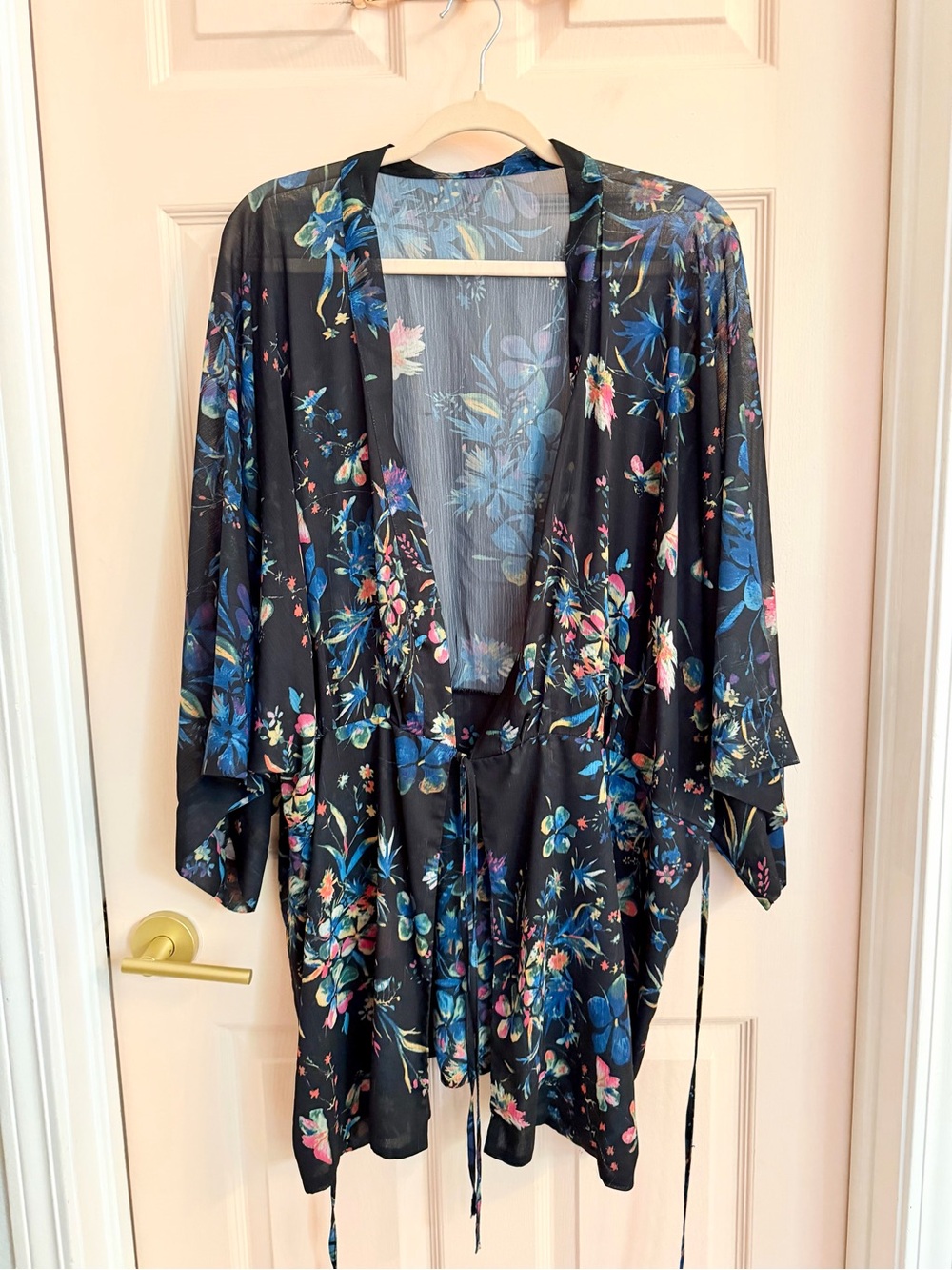 $5‎ SALE Semi sheer blue floral kimono